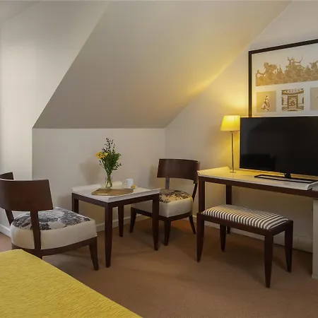 Mercure Relays Du Chateau Hotel 4*