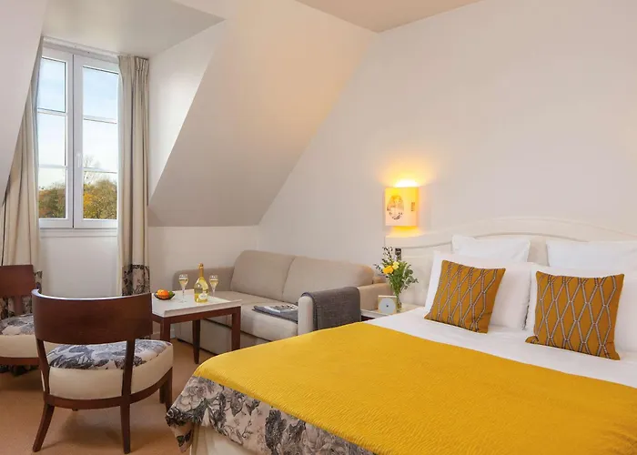 Mercure Relays Du Chateau Hotell 4*